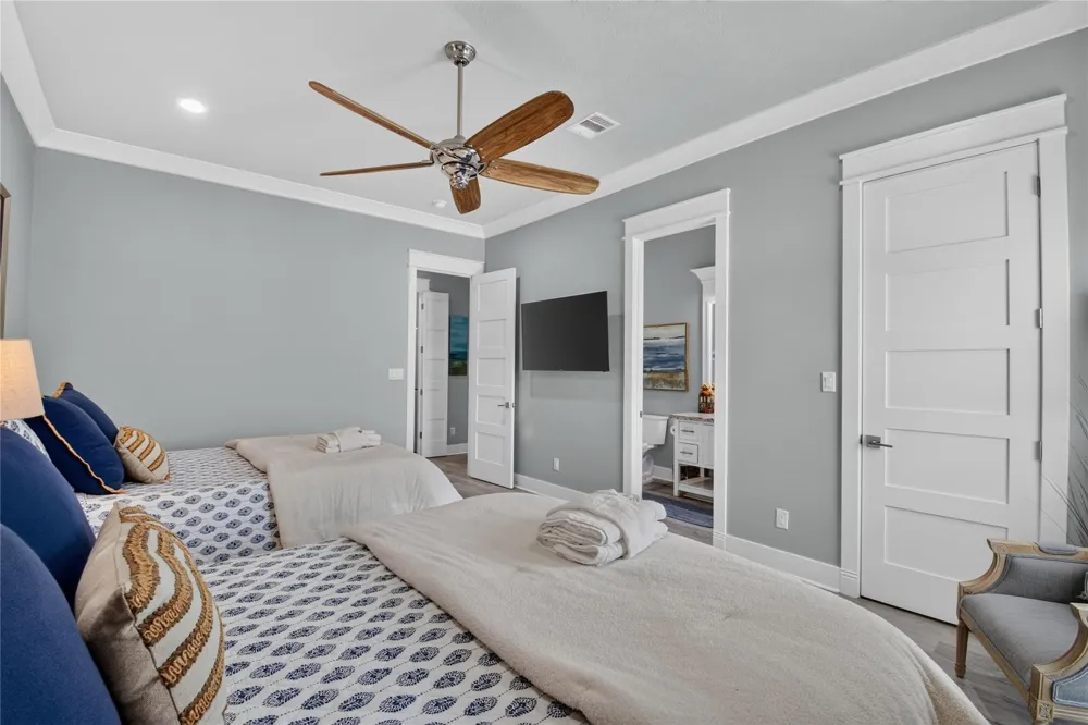 870 Kahla Drive Crystal Beach, TX 77650