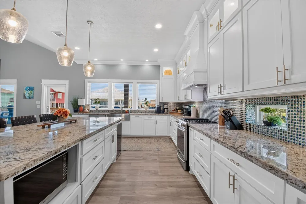 870 Kahla Drive Crystal Beach, TX 77650