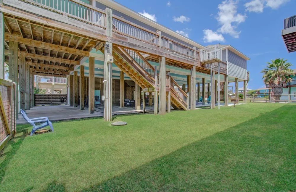 870 Kahla Drive Crystal Beach, TX 77650