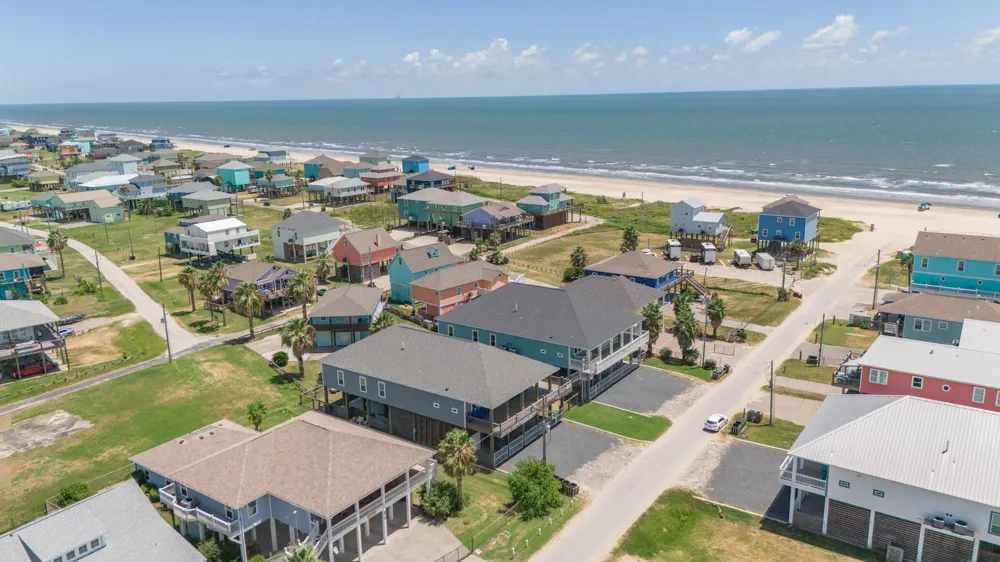870 Kahla Drive Crystal Beach, TX 77650