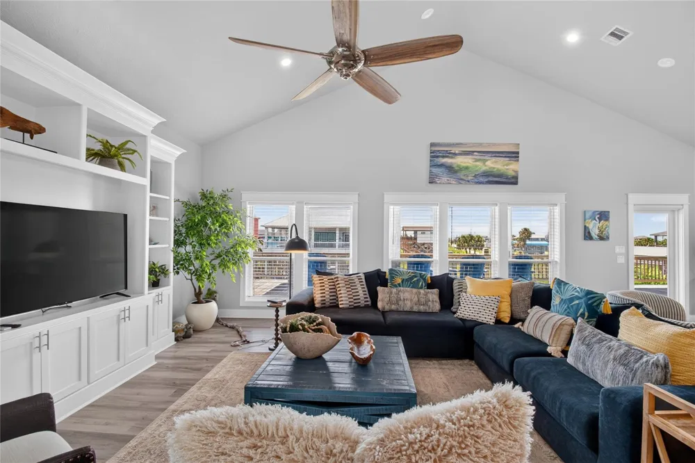 870 Kahla Drive Crystal Beach, TX 77650