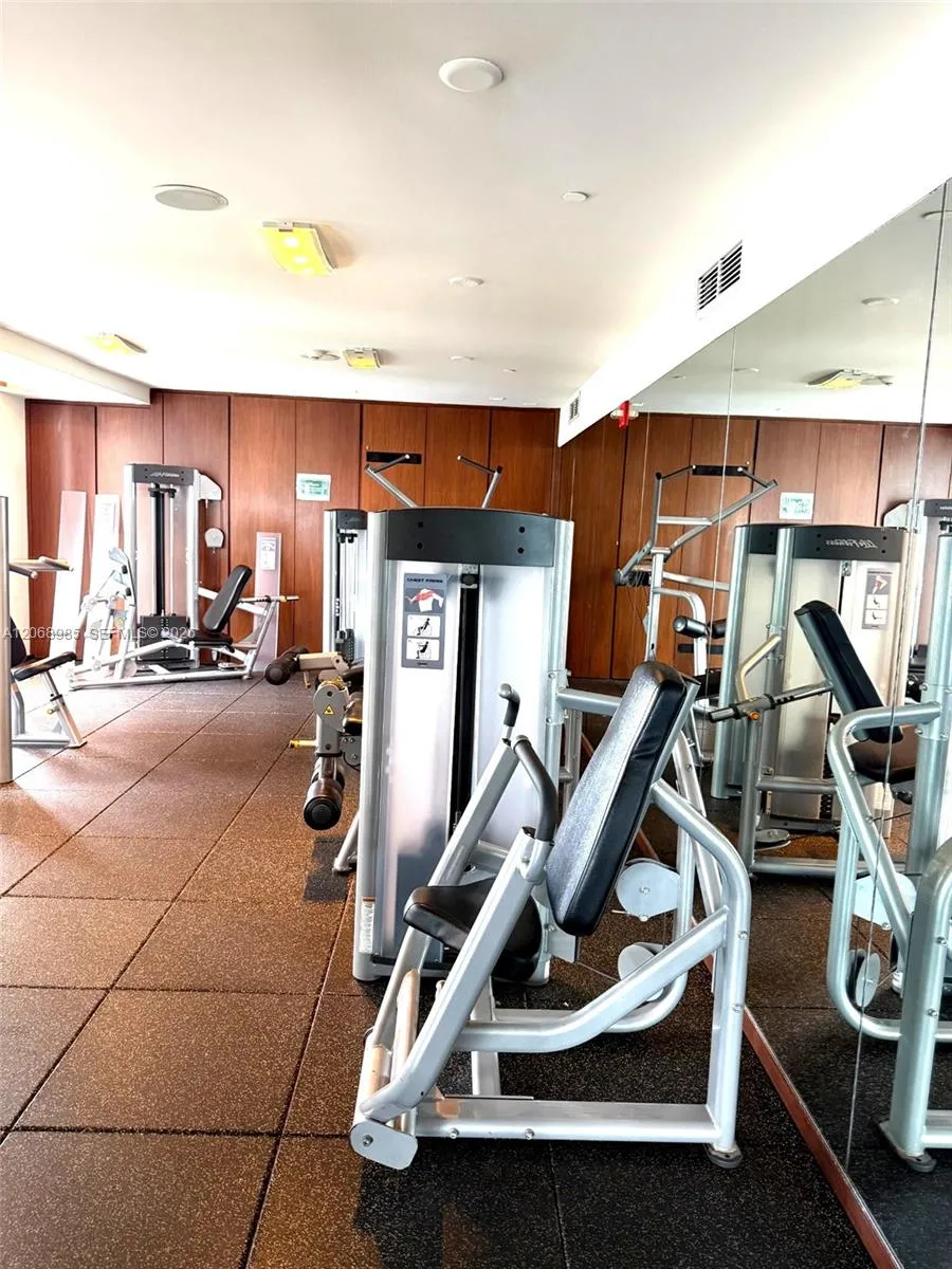 335 S Biscayne Blvd #1005 Miami, FL 33131