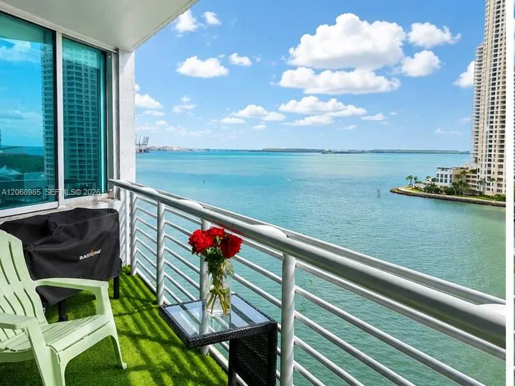 335 S Biscayne Blvd #1005 Miami, FL 33131