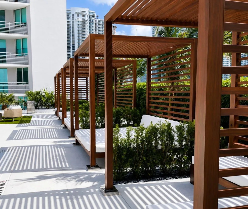 335 S Biscayne Blvd #1005 Miami, FL 33131