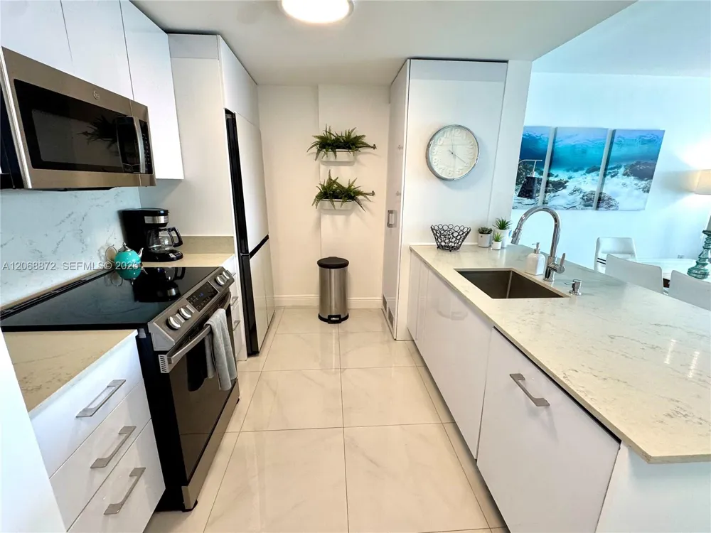 10275 Collins Ave #624 Bal Harbour, FL 33154