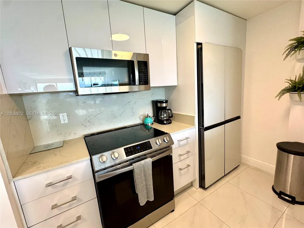 10275 Collins Ave #624 Bal Harbour, FL 33154
