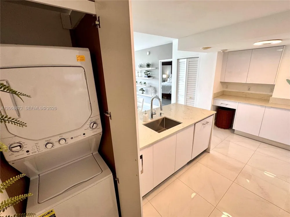 10275 Collins Ave #624 Bal Harbour, FL 33154