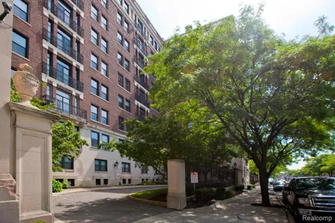 2900 E Jefferson Avenue #D702