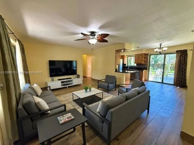 1124 NE 7th St Hallandale Beach, FL 33009