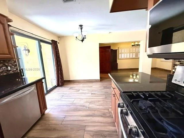1124 NE 7th St Hallandale Beach, FL 33009