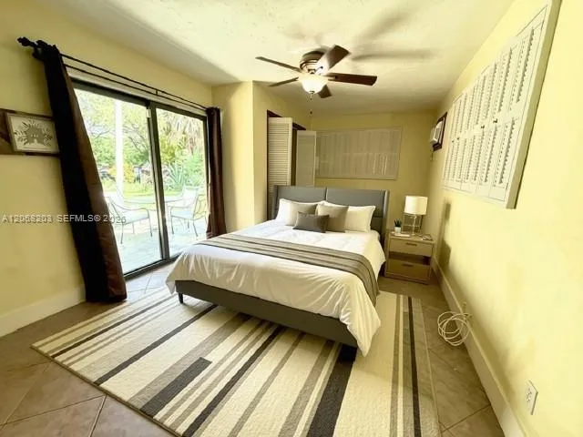 1124 NE 7th St Hallandale Beach, FL 33009