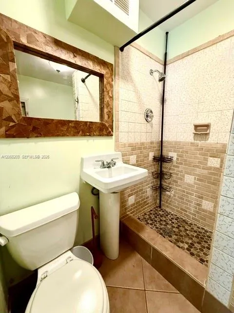 1124 NE 7th St Hallandale Beach, FL 33009