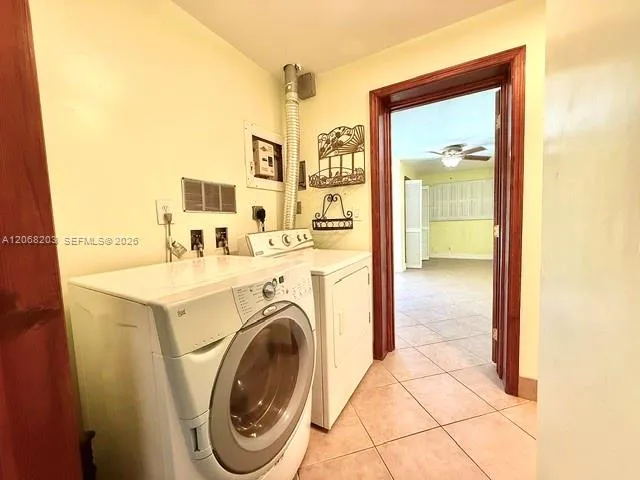 1124 NE 7th St Hallandale Beach, FL 33009