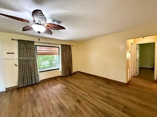 1124 NE 7th St Hallandale Beach, FL 33009