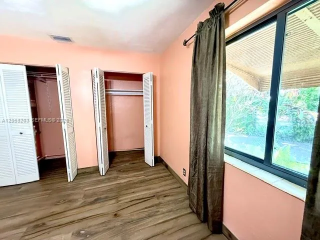 1124 NE 7th St Hallandale Beach, FL 33009