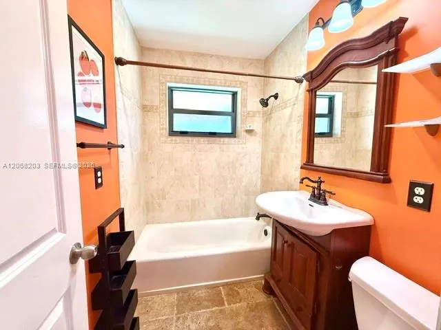 1124 NE 7th St Hallandale Beach, FL 33009