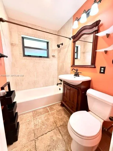 1124 NE 7th St Hallandale Beach, FL 33009