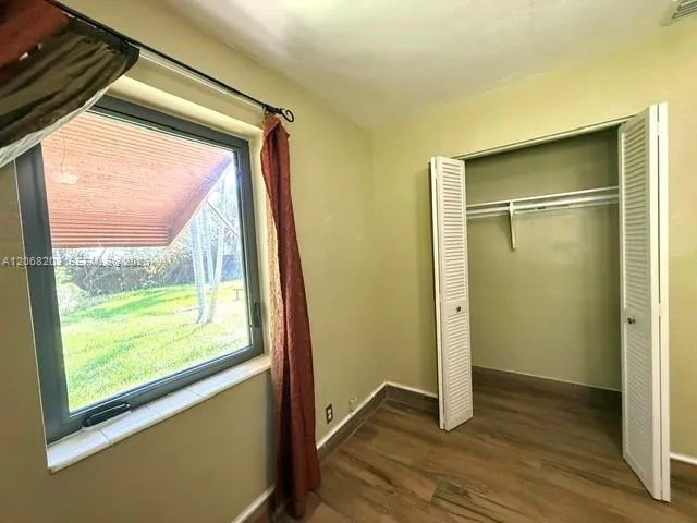 1124 NE 7th St Hallandale Beach, FL 33009