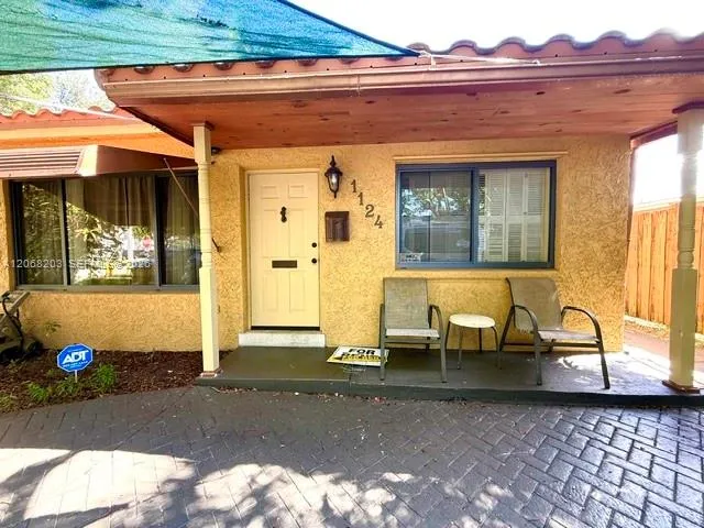 1124 NE 7th St Hallandale Beach, FL 33009