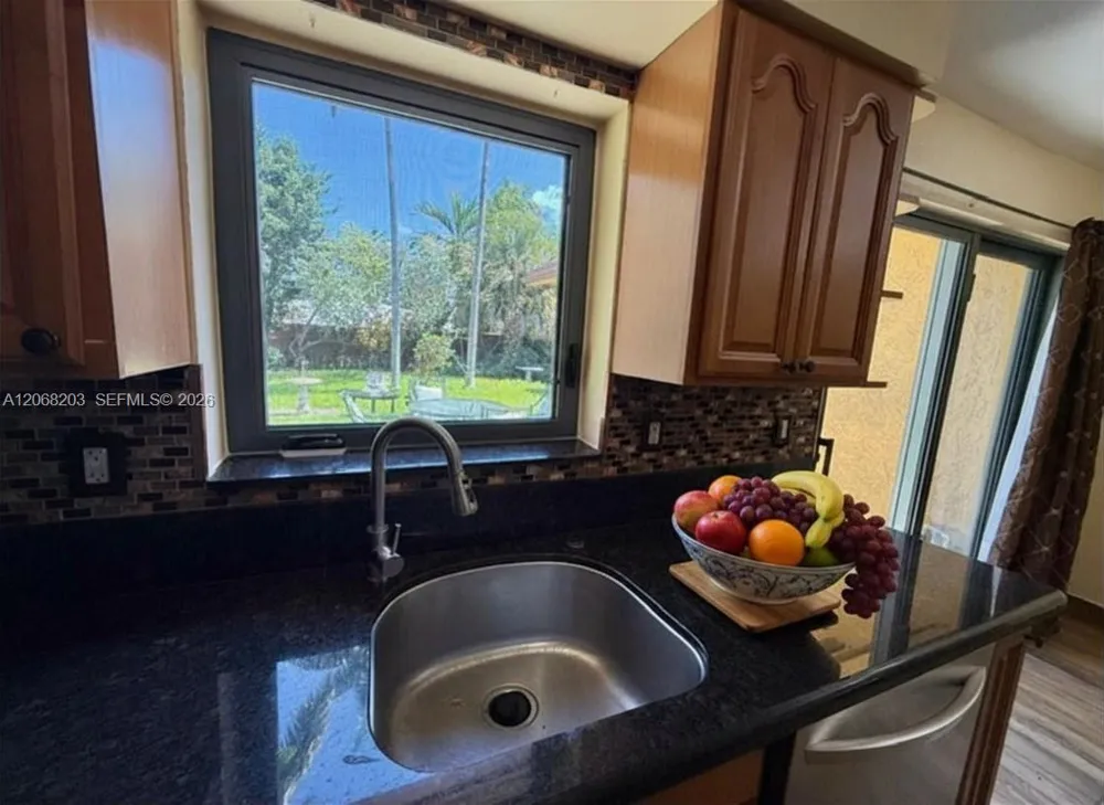 1124 NE 7th St Hallandale Beach, FL 33009