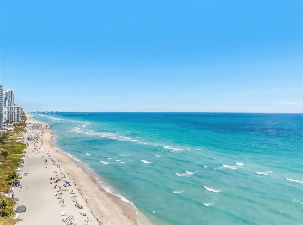 1124 NE 7th St Hallandale Beach, FL 33009