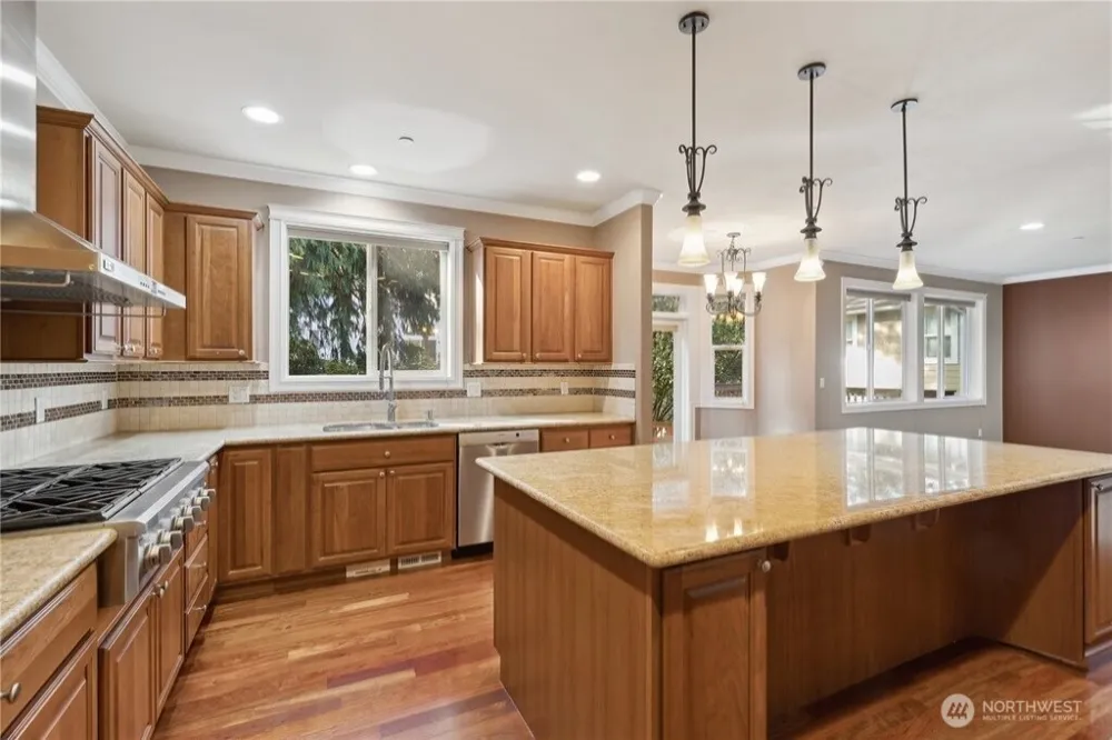 15025 SE 43rd St Bellevue, WA 98006