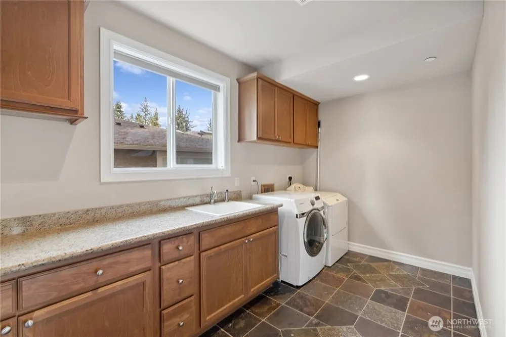 15025 SE 43rd St Bellevue, WA 98006