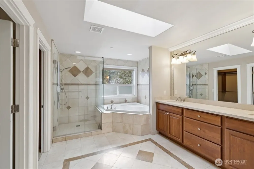 15025 SE 43rd St Bellevue, WA 98006