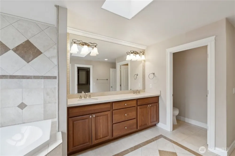 15025 SE 43rd St Bellevue, WA 98006