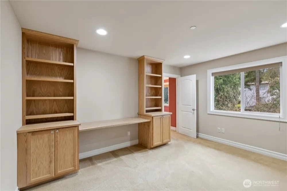 15025 SE 43rd St Bellevue, WA 98006