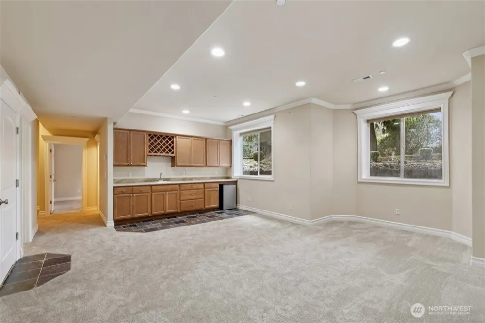15025 SE 43rd St Bellevue, WA 98006