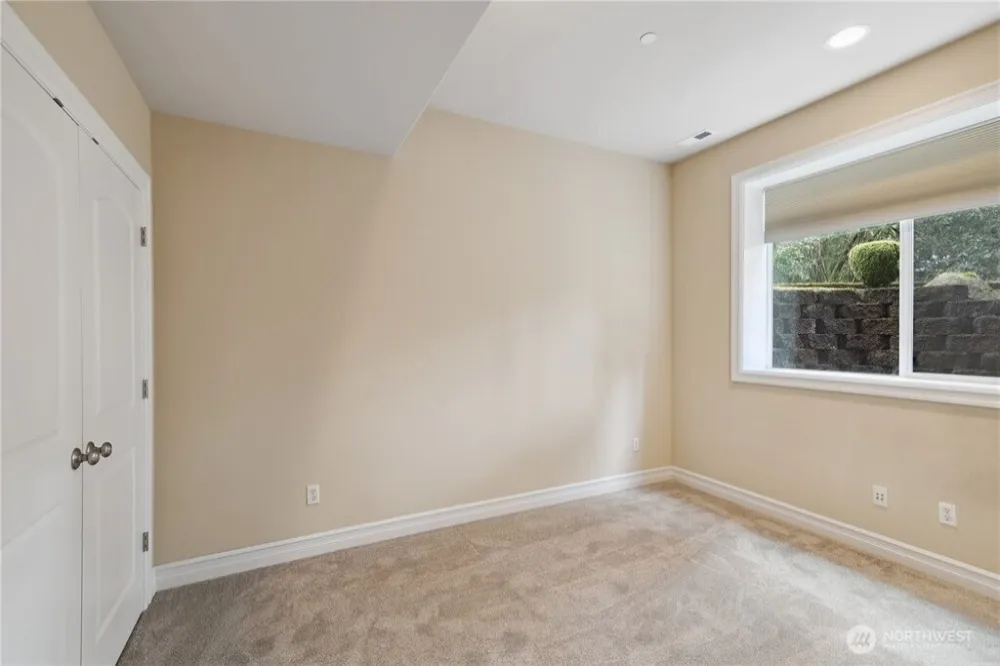 15025 SE 43rd St Bellevue, WA 98006