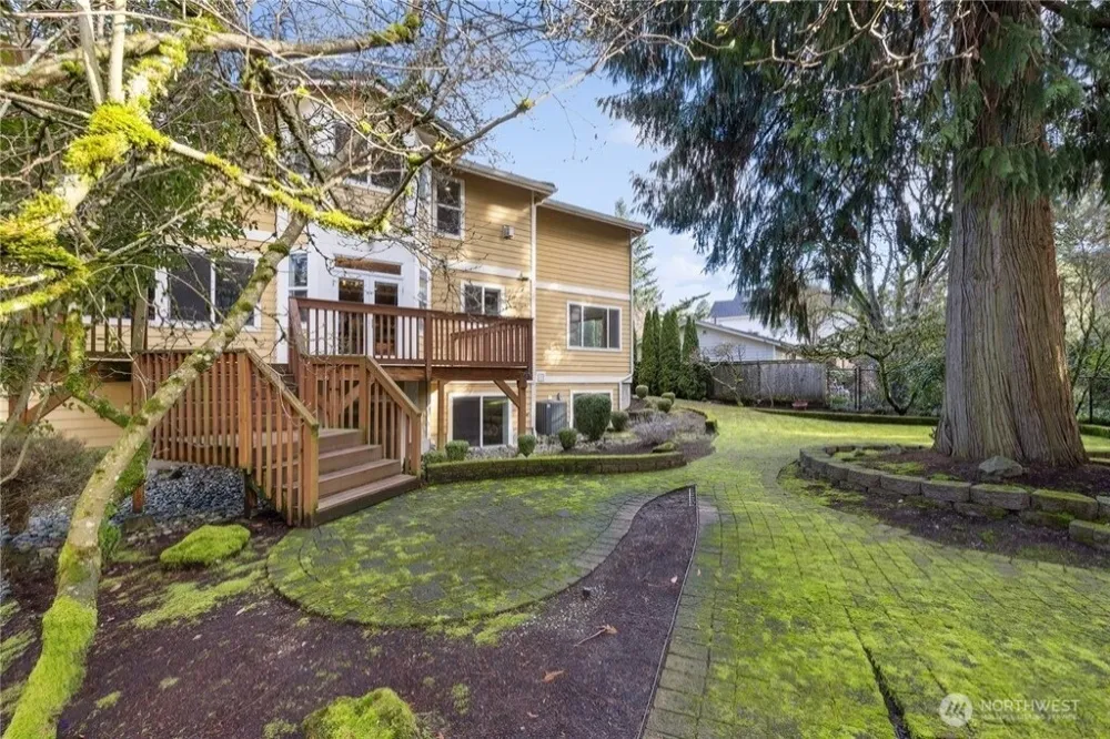 15025 SE 43rd St Bellevue, WA 98006