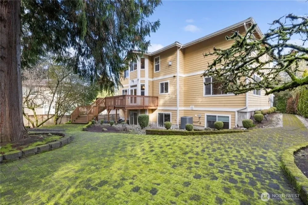 15025 SE 43rd St Bellevue, WA 98006