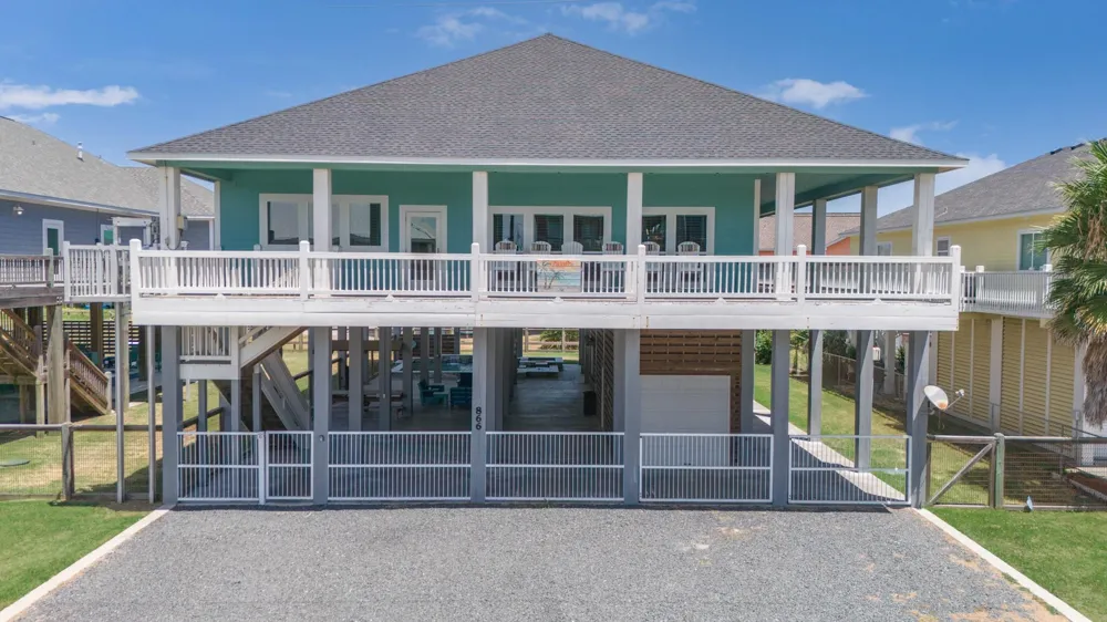 866 Kahla Drive Crystal Beach, TX 77650
