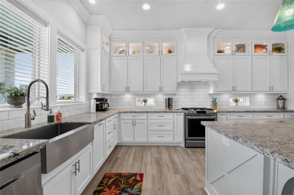 866 Kahla Drive Crystal Beach, TX 77650