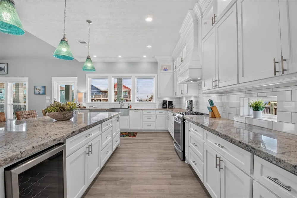 866 Kahla Drive Crystal Beach, TX 77650