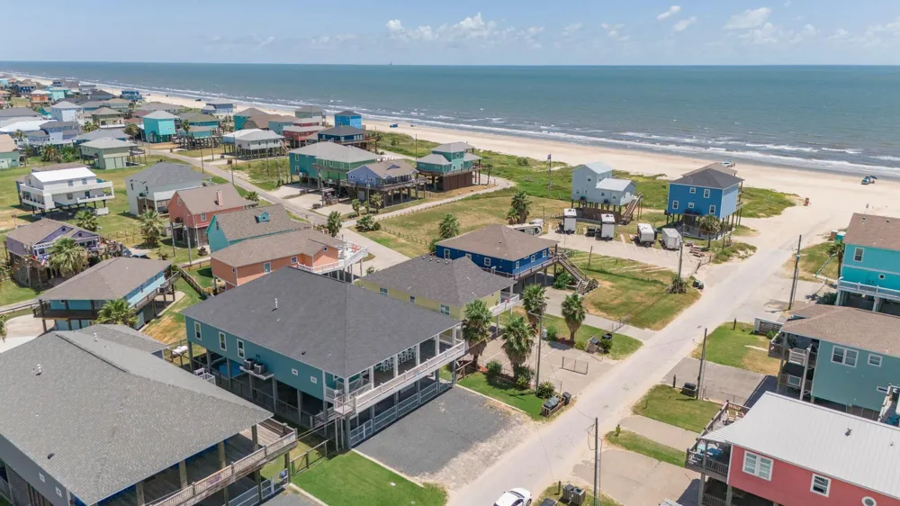 866 Kahla Drive Crystal Beach, TX 77650