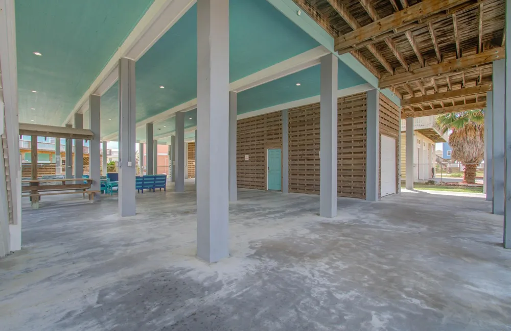 866 Kahla Drive Crystal Beach, TX 77650
