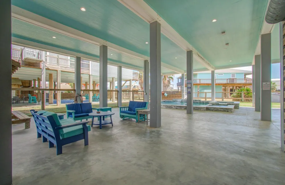866 Kahla Drive Crystal Beach, TX 77650