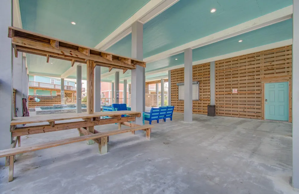866 Kahla Drive Crystal Beach, TX 77650