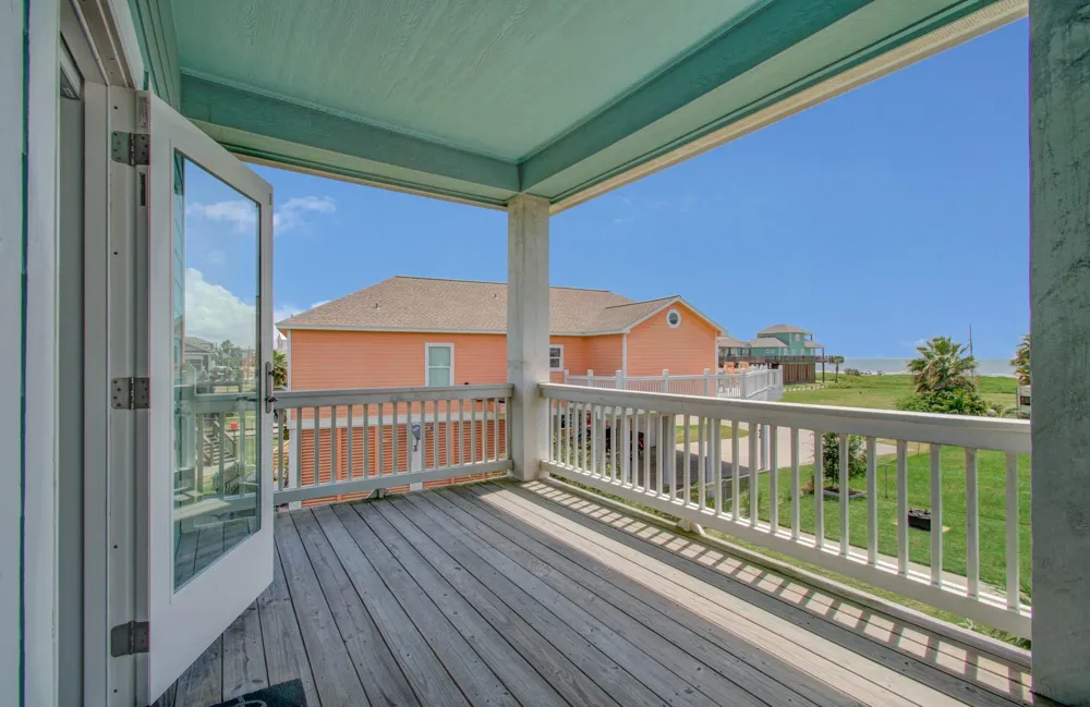 866 Kahla Drive Crystal Beach, TX 77650