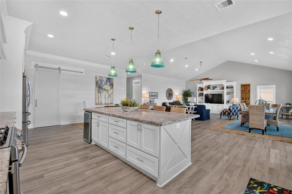 866 Kahla Drive Crystal Beach, TX 77650