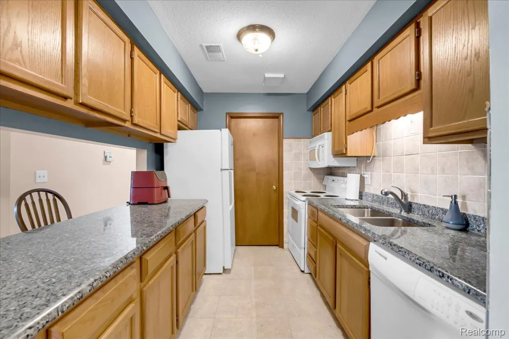 1395 Harbour Boulevard #137 Trenton City, MI 48183