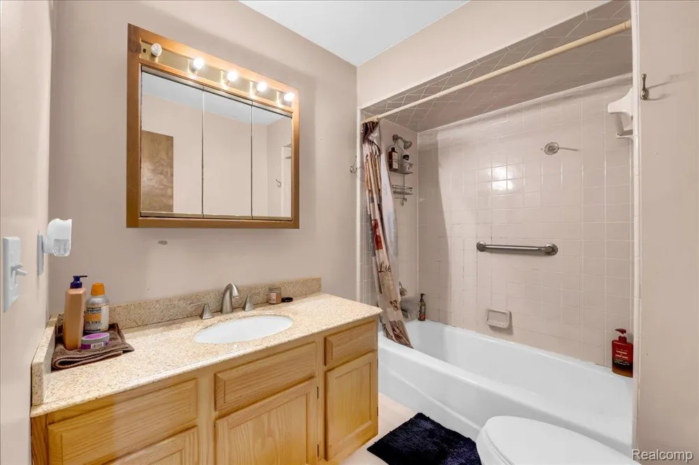 1395 Harbour Boulevard #137 Trenton City, MI 48183