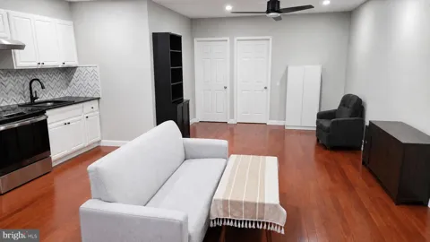 427 W GIRARD AVENUE #3