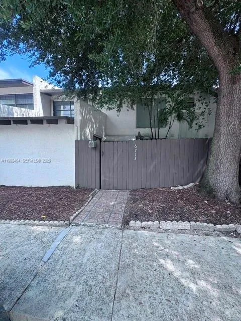 6713 SW 112th Ct Miami, FL 33173