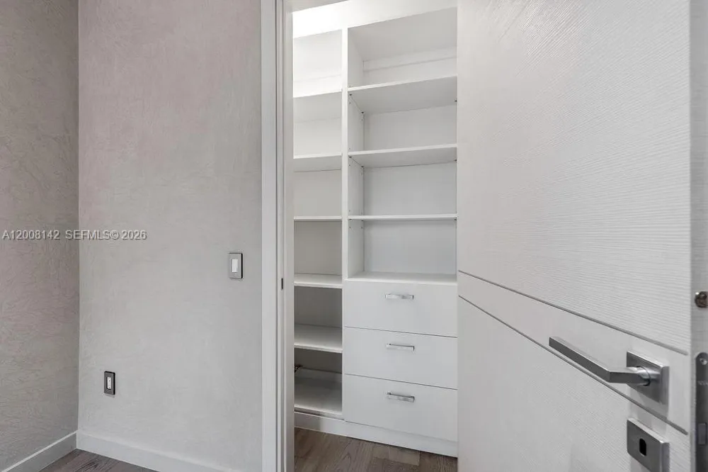 3949 194th Ln Sunny Isles Beach, FL 33160
