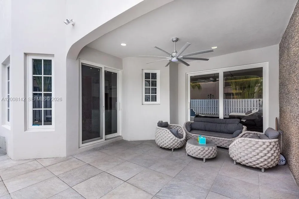 3949 194th Ln Sunny Isles Beach, FL 33160