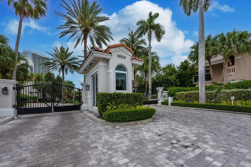 3949 194th Ln Sunny Isles Beach, FL 33160